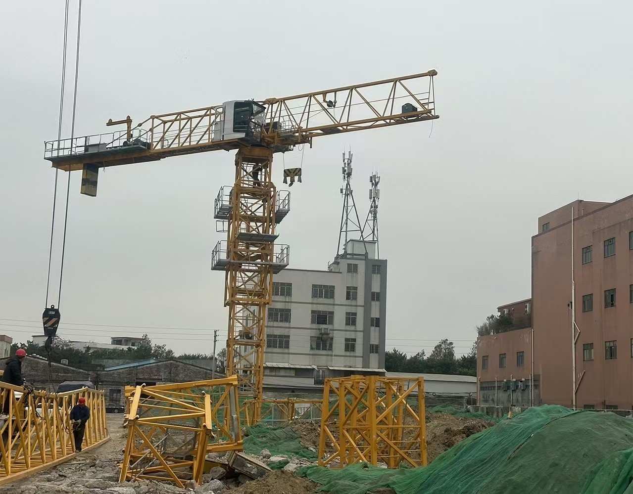 Flat Top Tower Crane Installation