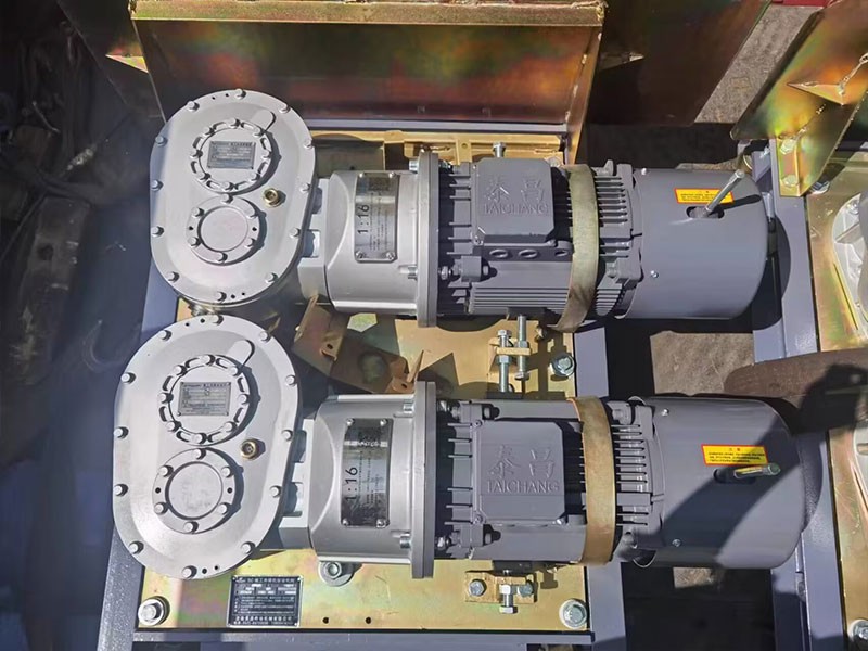 Подъемный механизм строительного подъемника SC200/200